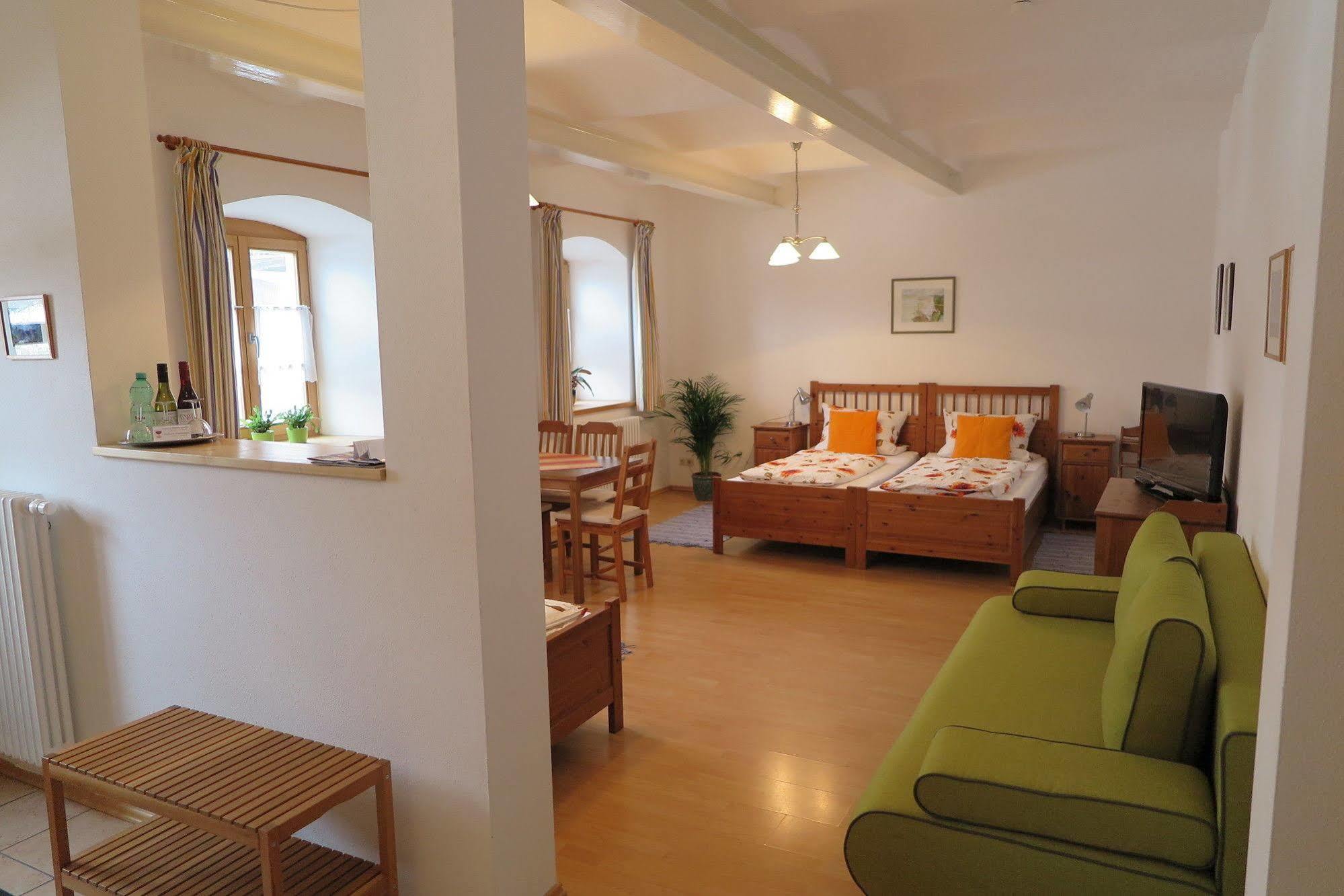 Pension Bernhardhof Otterfing Екстериор снимка