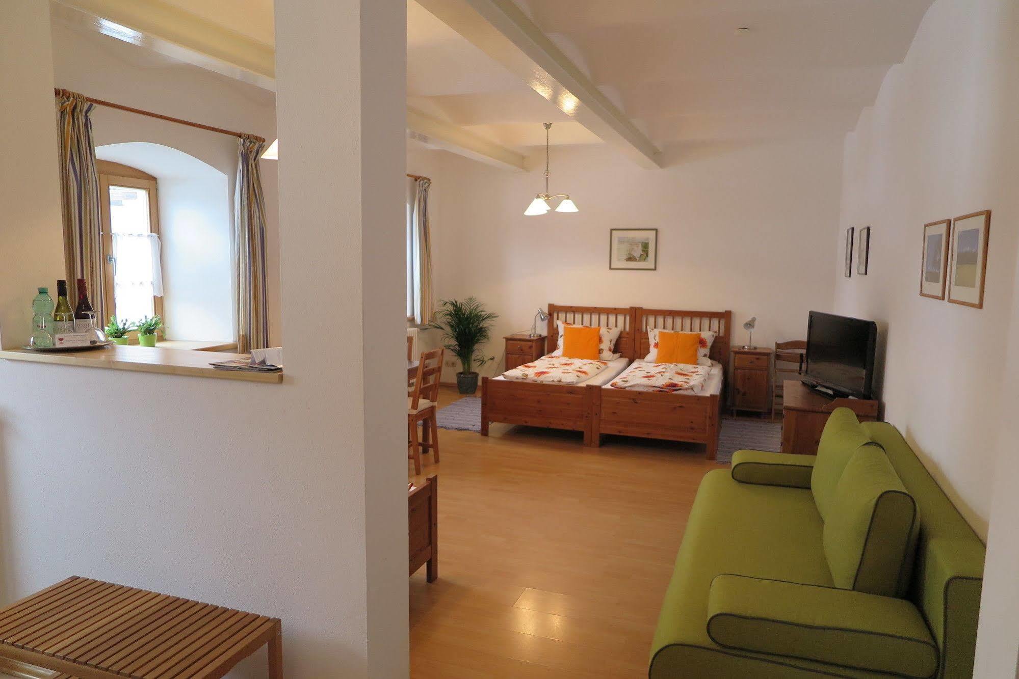 Pension Bernhardhof Otterfing Екстериор снимка
