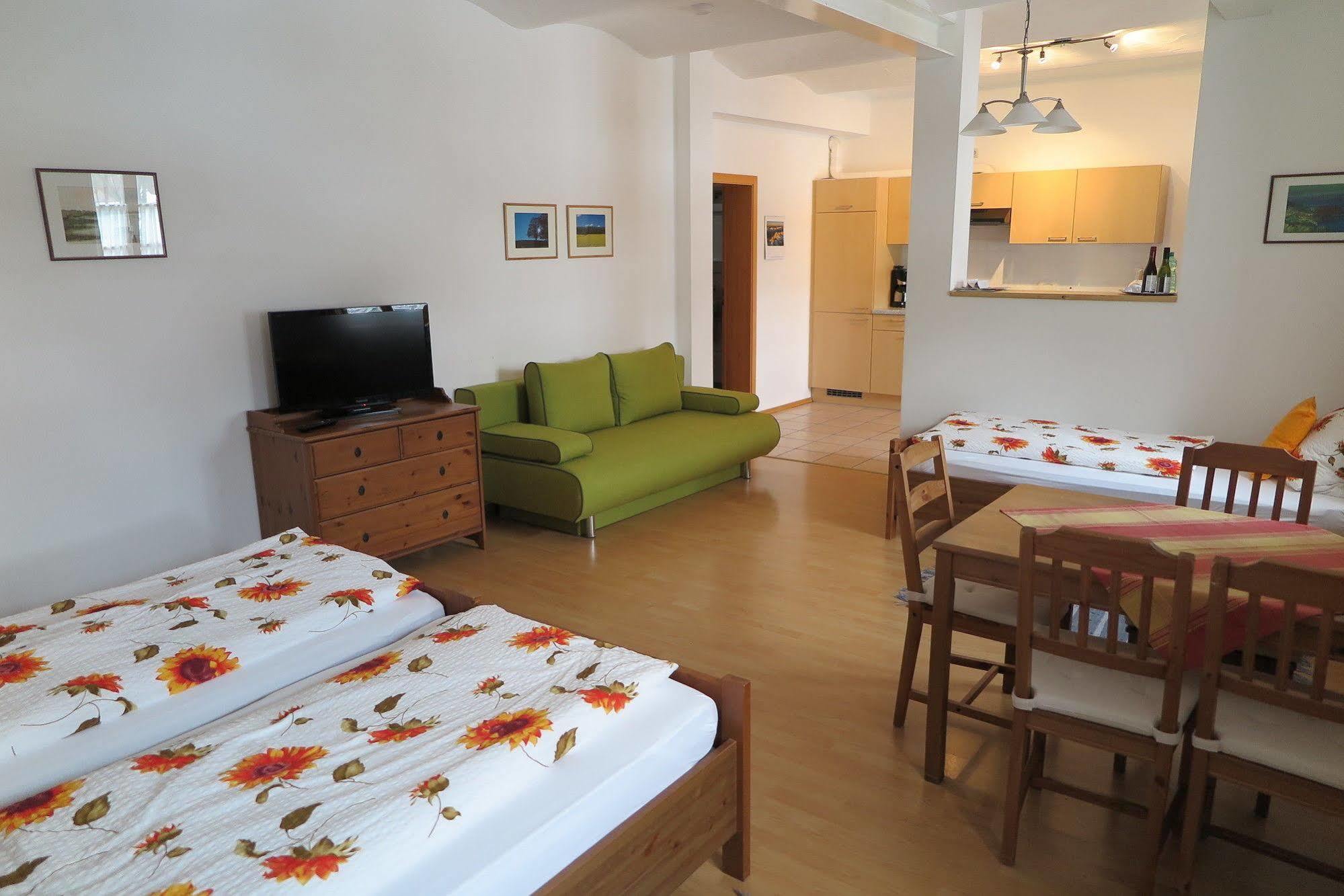 Pension Bernhardhof Otterfing Екстериор снимка