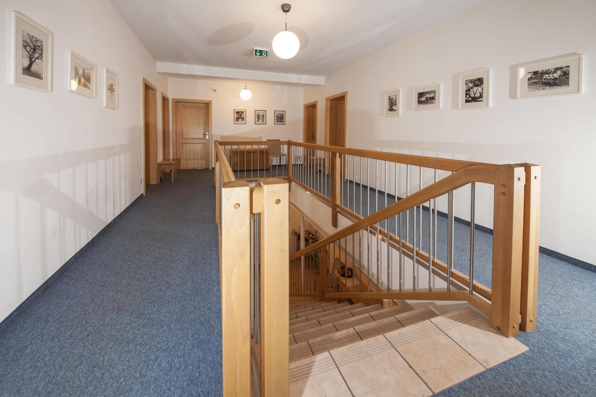 Pension Bernhardhof Otterfing Екстериор снимка