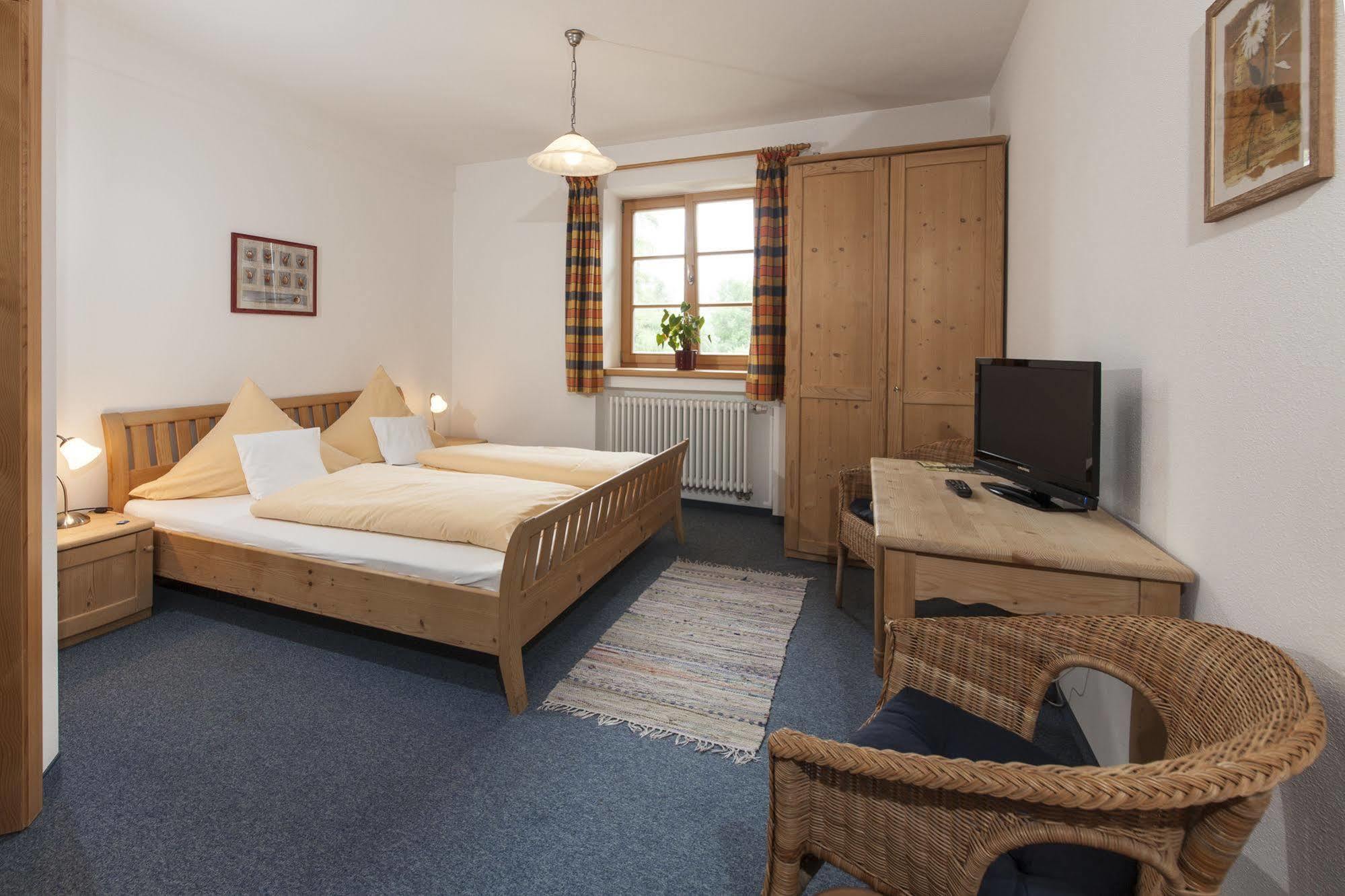 Pension Bernhardhof Otterfing Екстериор снимка